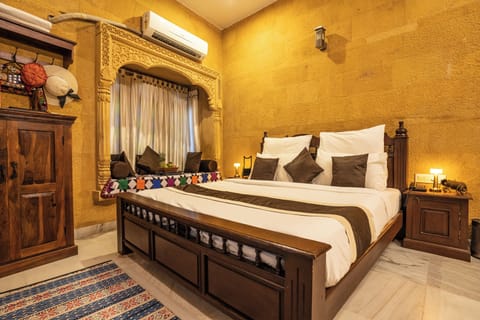 Superior Double Room, 1 King Bed | Premium bedding, desk, laptop workspace, blackout drapes