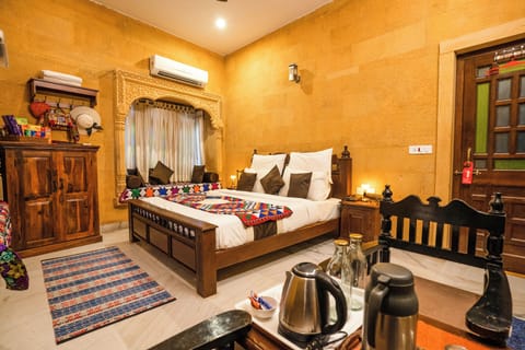 Superior Double Room, 1 King Bed | Premium bedding, desk, laptop workspace, blackout drapes