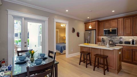 Additional seats at the kitchen island...