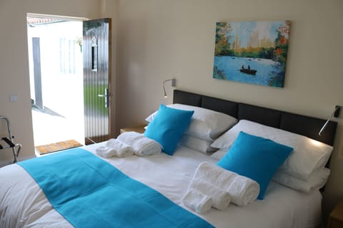 Double or Twin Room | In-room safe, iron/ironing board, free WiFi, bed sheets