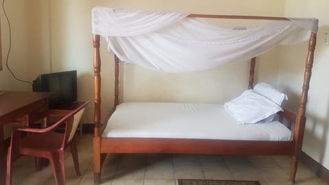 Standard Double Room, 1 Double Bed, Non Smoking | Free WiFi, bed sheets