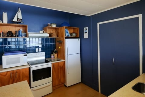 Generous modern kitchen - big pantry