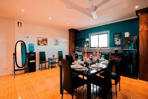 Apartment, 3 Bedrooms | In-room dining
