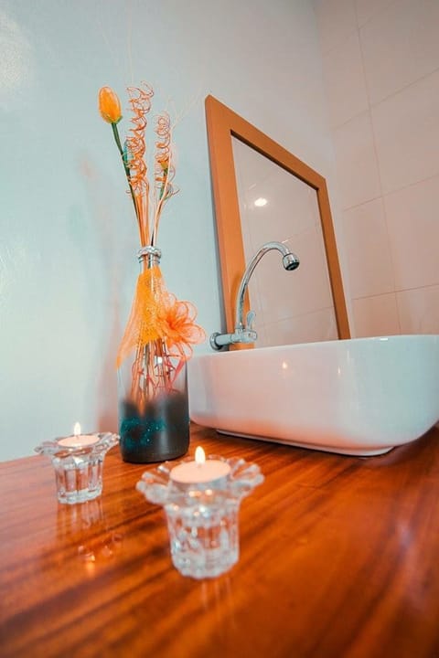 Apartment, 3 Bedrooms | Bathroom sink