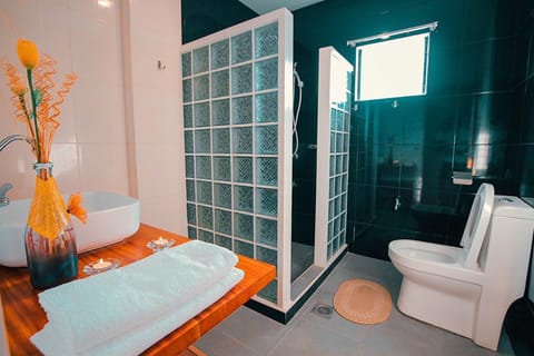Apartment, 3 Bedrooms | Bathroom | Shower, free toiletries, slippers, bidet