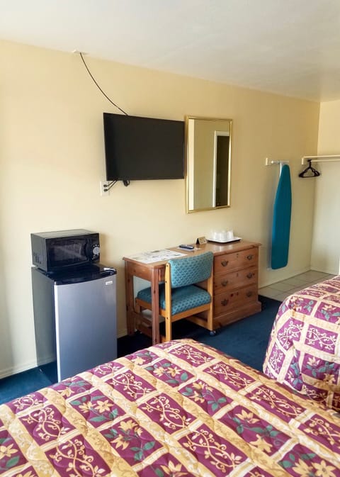 Room, 2 Double Beds, Non Smoking | Room amenity