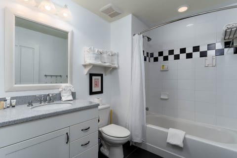 Deluxe Condo, 1 King Bed with Sofa bed, Partial Ocean View (unit 207) | Bathroom | Hair dryer, towels