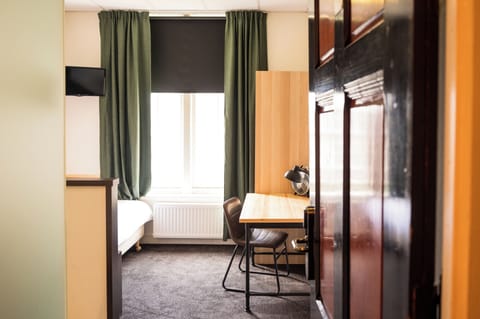 Single Room | Desk, blackout drapes, free WiFi, bed sheets