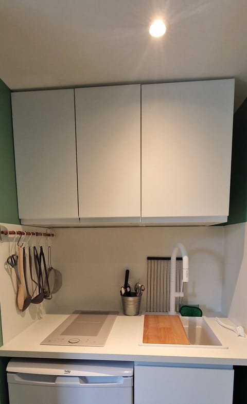 Family Suite | Private kitchen | Fridge, microwave, stovetop, espresso maker