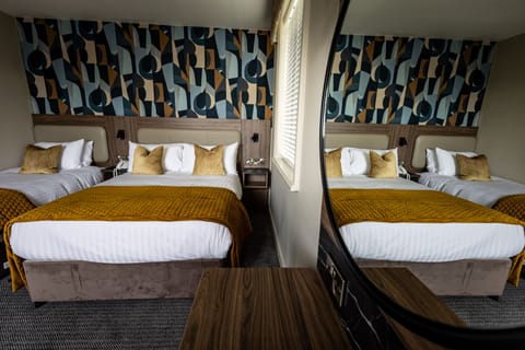 Triple Room | Individually decorated, individually furnished, desk, iron/ironing board