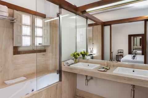 Double Room, Terrace (Exterior) | Bathroom | Free toiletries, hair dryer, bathrobes, slippers
