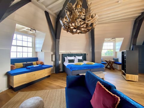 Romantic Tower Suite, Panorama view, Second Floor (Room 1001, main building) | Premium bedding, pillowtop beds, in-room safe, individually furnished