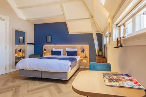 Deluxe Double Room | Individually decorated, iron/ironing board, free WiFi, bed sheets