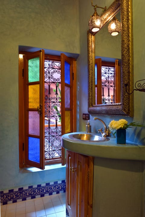 Triple Room, Private Bathroom, Pool View (Chambre Essaouira) | Bathroom sink