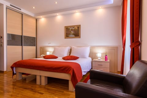 Deluxe Double Room | Premium bedding, minibar, in-room safe, individually decorated
