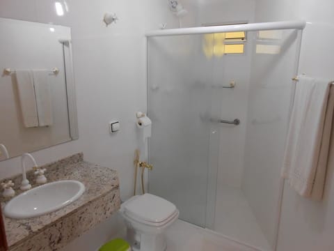 Standard Double Room | Bathroom | Shower, towels