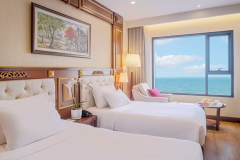 Deluxe Twin Ocean View | In-room safe, desk, blackout drapes, soundproofing