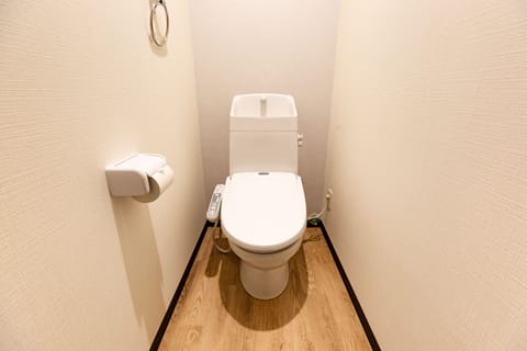 Superior Family Room | Bathroom | Separate tub and shower, deep soaking tub, free toiletries, hair dryer
