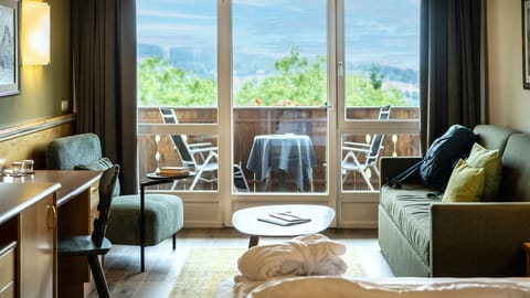 Deluxe Double Room | Premium bedding, in-room safe, desk, blackout drapes