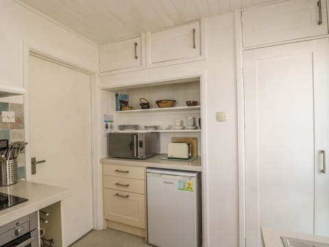 Cottage | Private kitchen | Cookware/dishes/utensils
