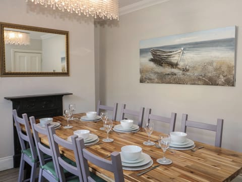 Cottage | Dining