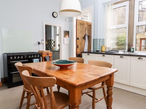 Cottage | Private kitchen | Stovetop, dishwasher, highchair, cookware/dishes/utensils