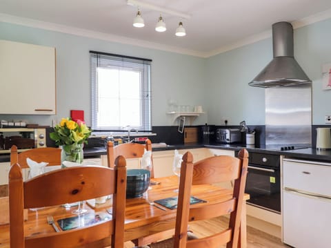 Fridge, microwave, stovetop, toaster