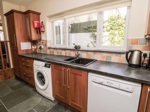 Cottage | Private kitchen | Microwave, stovetop, dishwasher, highchair