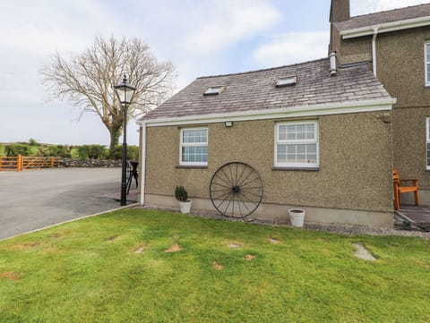 Cottage | Property grounds