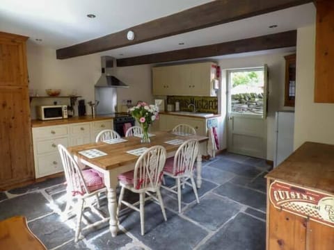 Cottage | Private kitchen | Microwave, stovetop, highchair, cookware/dishes/utensils