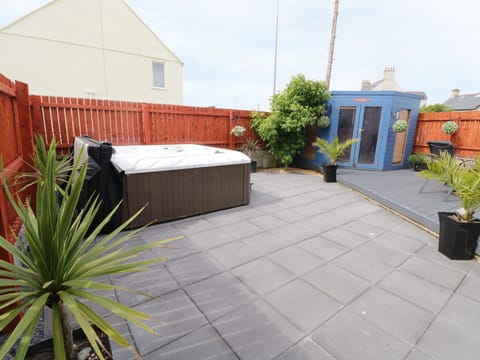 Cottage | Property grounds