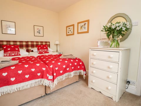 Cottage | 3 bedrooms, individually decorated, individually furnished, free WiFi