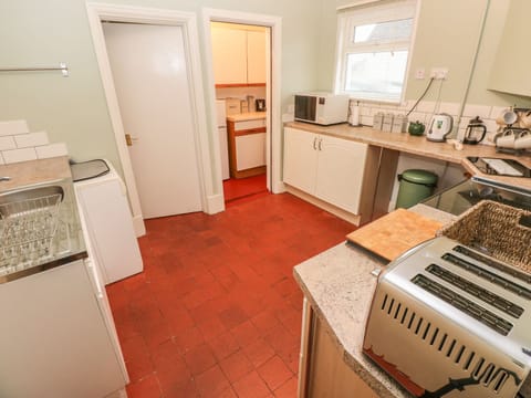 Cottage | Private kitchen | Cookware/dishes/utensils