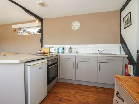 Cottage | Private kitchen | Cookware/dishes/utensils