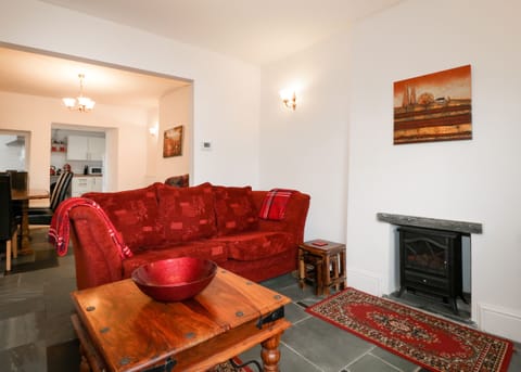 Cottage | Living room | TV, fireplace