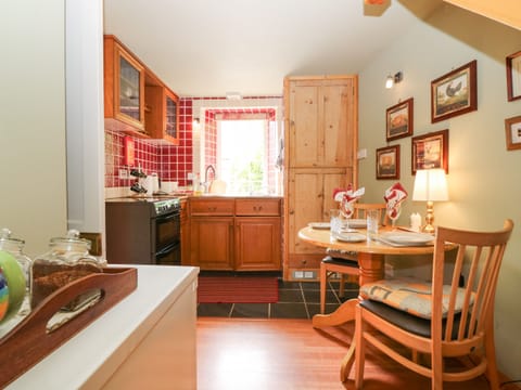 Cottage | Private kitchen | Cookware/dishes/utensils