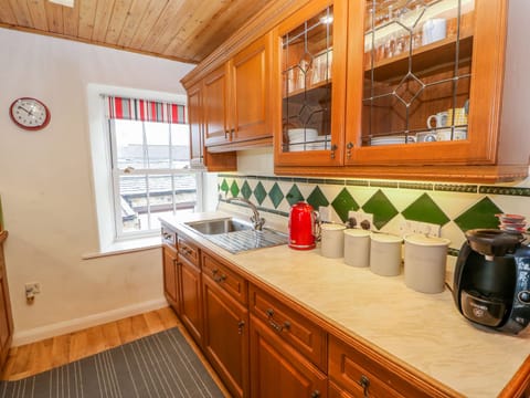 Cottage | Private kitchen | Fridge, oven, stovetop, dishwasher