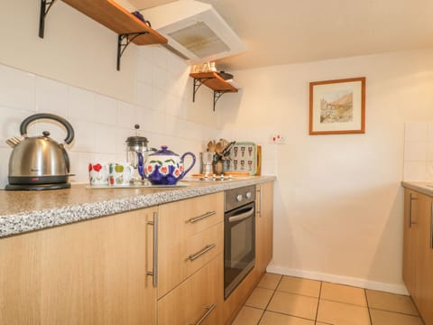 Cottage | Private kitchen | Fridge, microwave, stovetop, dishwasher