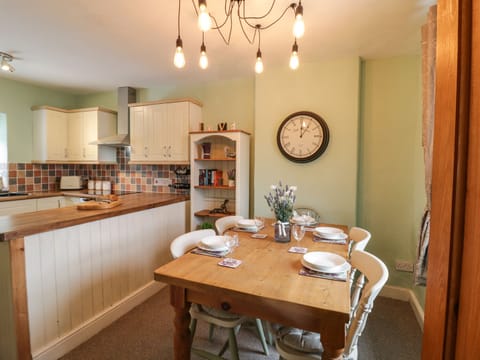 Cottage | Dining
