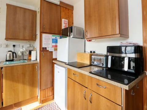 Cottage | Private kitchen | Cookware/dishes/utensils