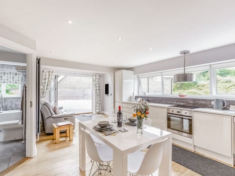 Cottage | Private kitchen | Fridge, microwave, stovetop, dishwasher