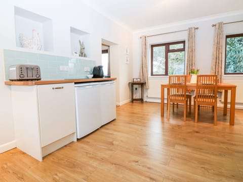 Cottage | Private kitchen | Fridge, microwave, stovetop, dishwasher