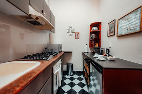 Suite Mirila | Private kitchen | Espresso maker, coffee/tea maker, electric kettle, griddle