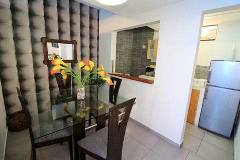 Apartment, 3 Bedrooms | In-room dining