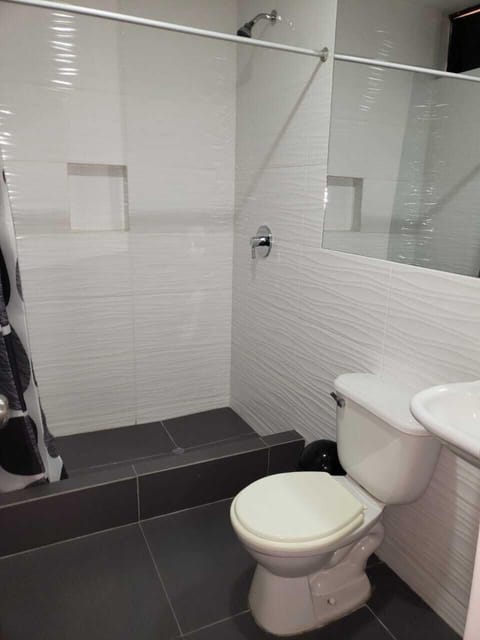 Apartment, 3 Bedrooms | Bathroom shower