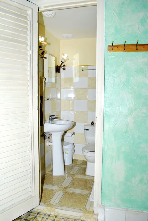 Luxury Double Room, 1 King Bed, Non Smoking | Bathroom | Shower, rainfall showerhead, designer toiletries, hair dryer
