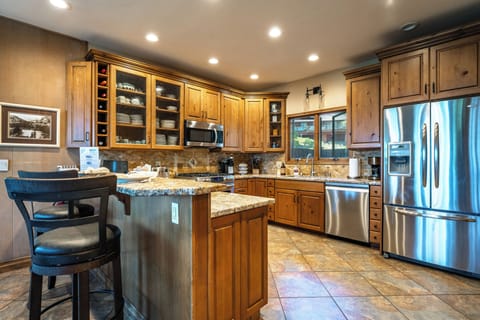 Fully equipped gourmet kitchen for your cooking pleasure