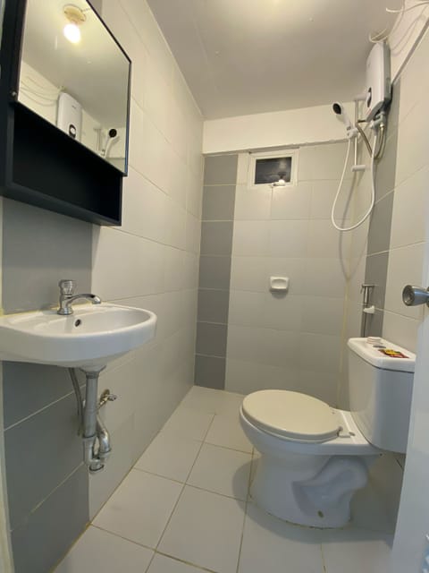 Superior Room | Bathroom | Hair dryer, bidet, towels, soap