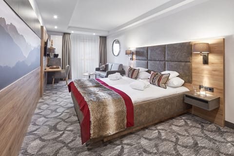 Deluxe Double Room | Premium bedding, minibar, in-room safe, desk