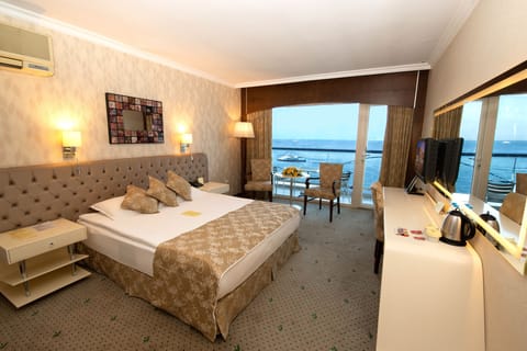 Double Room, Sea View | Premium bedding, minibar, in-room safe, desk